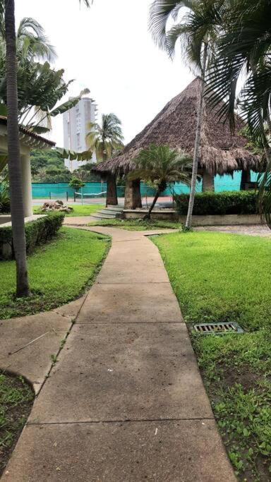 Hermoso Apartamento En Manzanillo Con Alberca Y Cancha De Tenis, Ideal Para Relajarse Y Disfrutar De Una Escapada Tranquila En El Paraiso Tropical 外观 照片